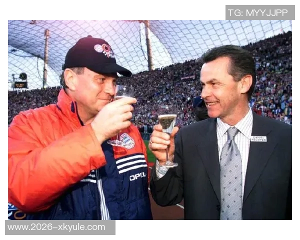 拜仁祝希斯菲尔德77岁生日快乐功勋主帅带队夺14冠成就辉煌历史